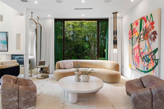 2053 N Bay Rd, Miami Beach, FL 33140