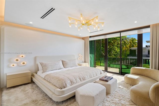 2053 N Bay Rd, Miami Beach, FL 33140