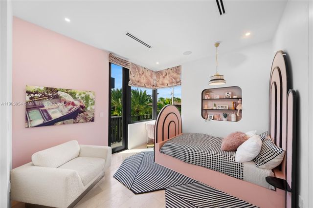 2053 N Bay Rd, Miami Beach, FL 33140