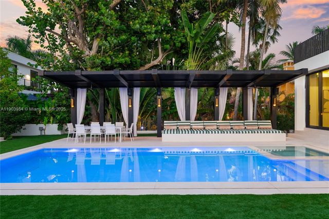 2053 N Bay Rd, Miami Beach, FL 33140