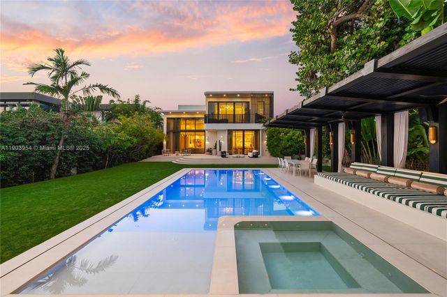 2053 N Bay Rd, Miami Beach, FL 33140