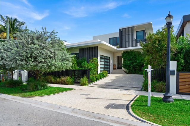 2053 N Bay Rd, Miami Beach, FL 33140