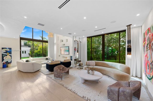 2053 N Bay Rd, Miami Beach, FL 33140