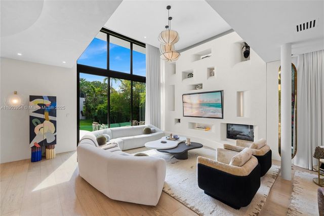 2053 N Bay Rd, Miami Beach, FL 33140