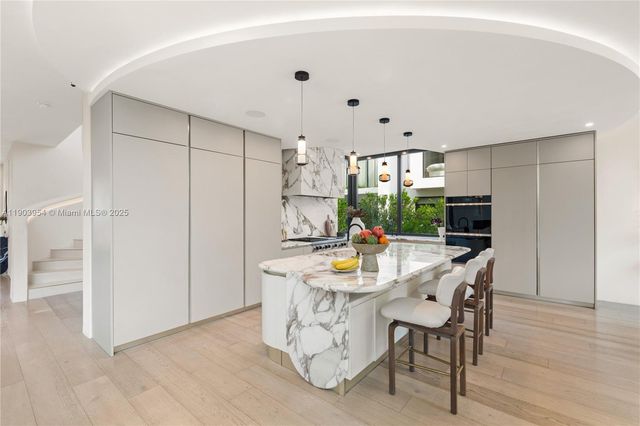 2053 N Bay Rd, Miami Beach, FL 33140