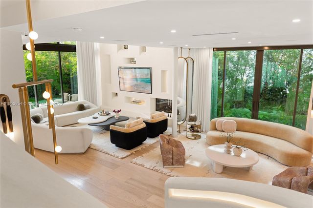 2053 N Bay Rd, Miami Beach, FL 33140