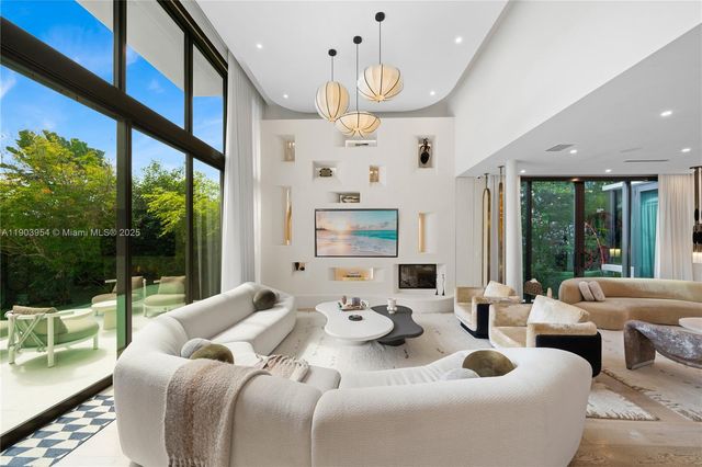 2053 N Bay Rd, Miami Beach, FL 33140