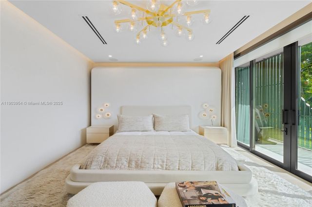 2053 N Bay Rd, Miami Beach, FL 33140