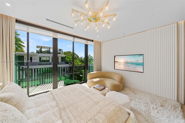 2053 N Bay Rd, Miami Beach, FL 33140