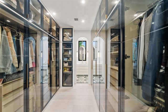 2053 N Bay Rd, Miami Beach, FL 33140