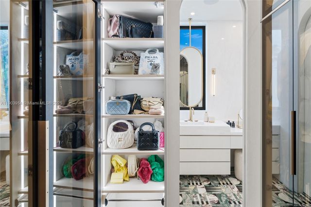 2053 N Bay Rd, Miami Beach, FL 33140