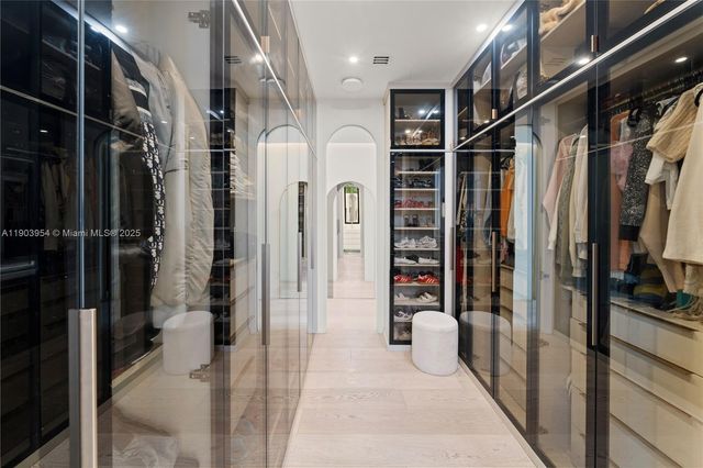 2053 N Bay Rd, Miami Beach, FL 33140