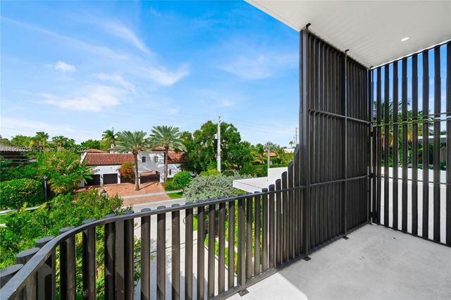 2053 N Bay Rd, Miami Beach, FL 33140