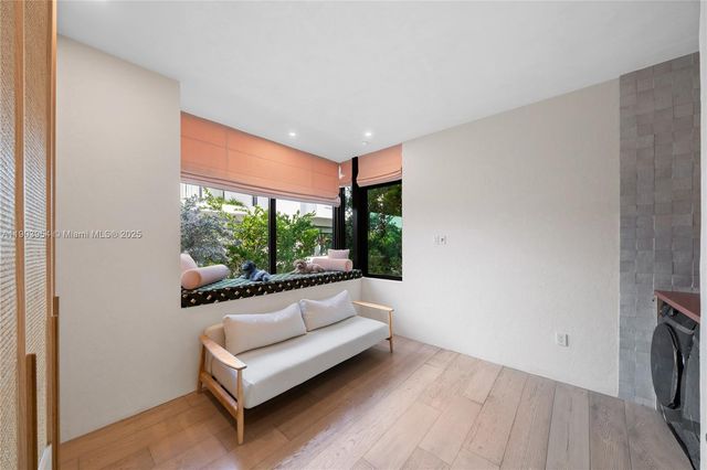 2053 N Bay Rd, Miami Beach, FL 33140