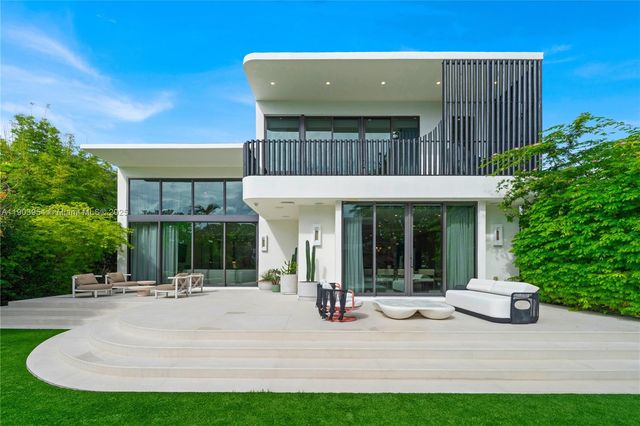 2053 N Bay Rd, Miami Beach, FL 33140