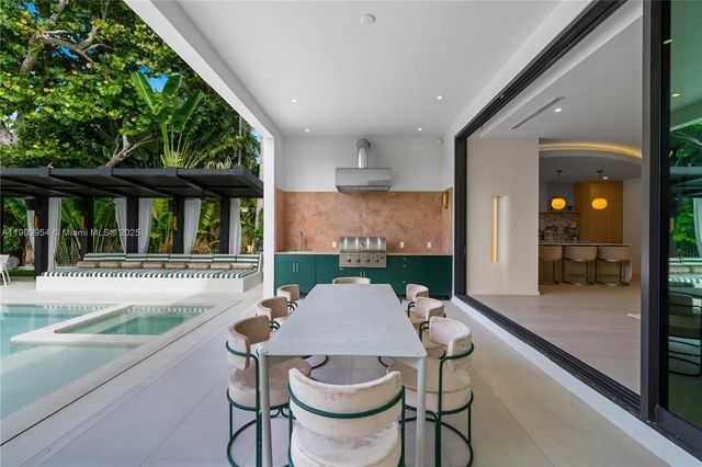 2053 N Bay Rd, Miami Beach, FL 33140