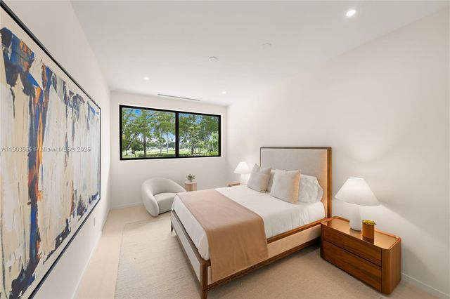 2053 N Bay Rd, Miami Beach, FL 33140