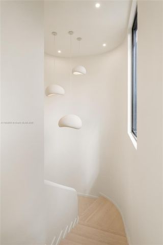 2053 N Bay Rd, Miami Beach, FL 33140