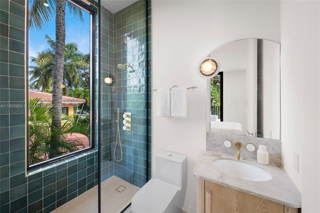 2053 N Bay Rd, Miami Beach, FL 33140