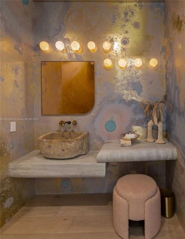 2053 N Bay Rd, Miami Beach, FL 33140