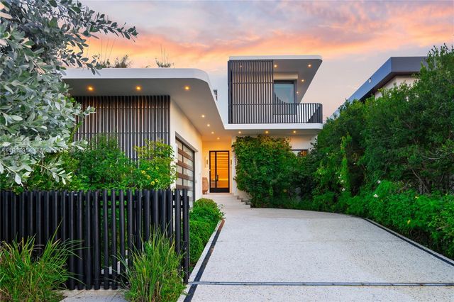 2053 N Bay Rd, Miami Beach, FL 33140