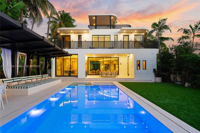 2053 N Bay Rd, Miami Beach, FL 33140