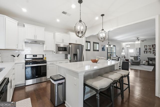5946 Rollingwood Way, Hoschton, GA 30548