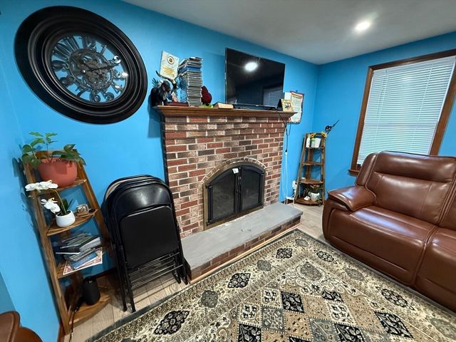 471 Butman Rd, Lowell, MA 01852