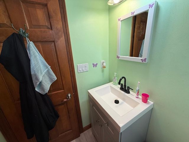 471 Butman Rd, Lowell, MA 01852