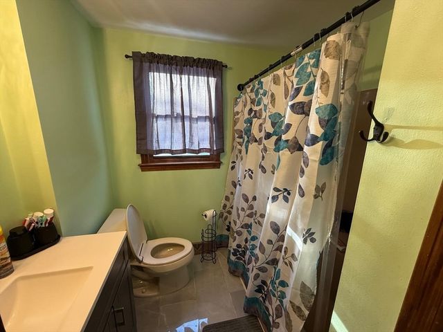471 Butman Rd, Lowell, MA 01852