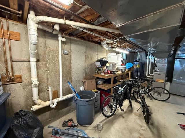 471 Butman Rd, Lowell, MA 01852