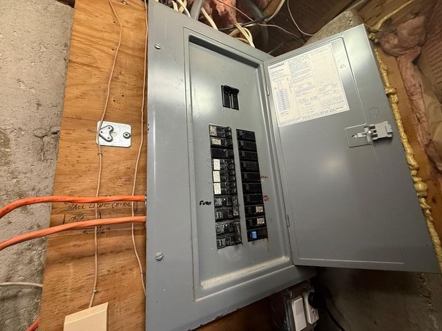 471 Butman Rd, Lowell, MA 01852