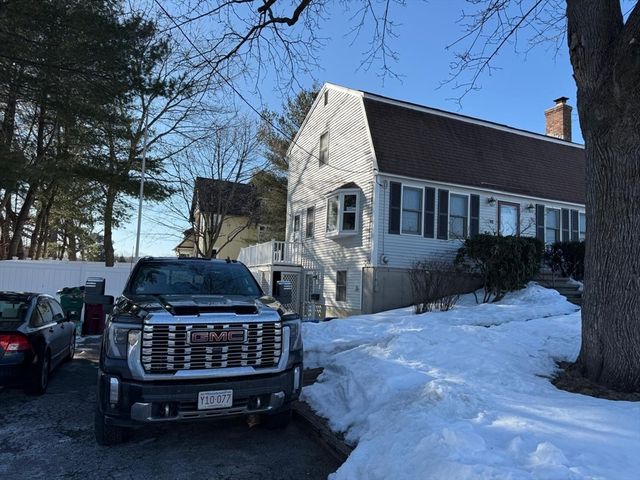 471 Butman Rd, Lowell, MA 01852