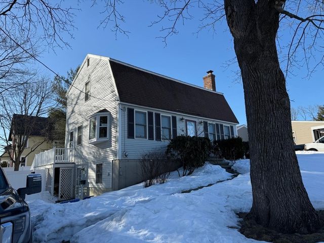 471 Butman Rd, Lowell, MA 01852
