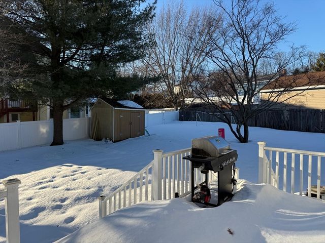 471 Butman Rd, Lowell, MA 01852