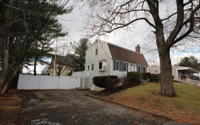 471 Butman Rd, Lowell, MA 01852