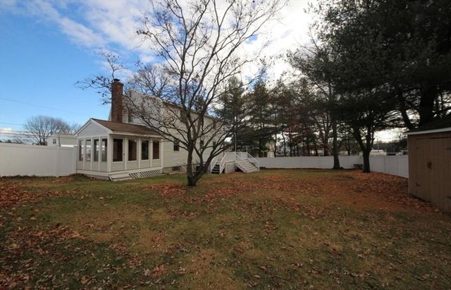 471 Butman Rd, Lowell, MA 01852