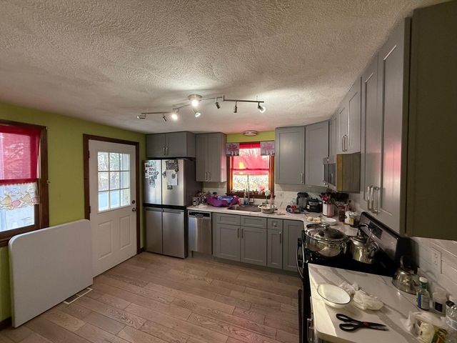 471 Butman Rd, Lowell, MA 01852