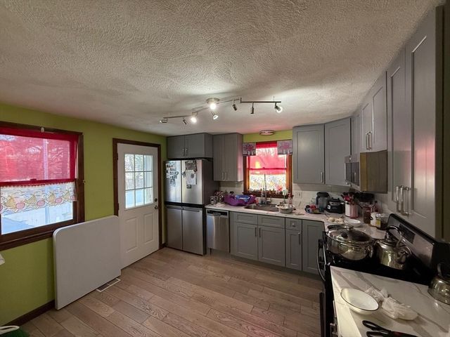 471 Butman Rd, Lowell, MA 01852