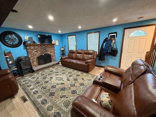 471 Butman Rd, Lowell, MA 01852