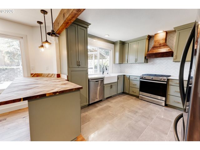 9765 Sw OAKS Ln, Portland, OR 97224