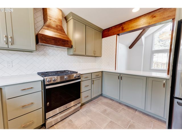 9765 Sw OAKS Ln, Portland, OR 97224