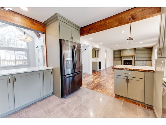 9765 Sw OAKS Ln, Portland, OR 97224