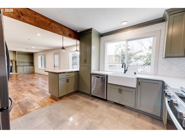 9765 Sw OAKS Ln, Portland, OR 97224