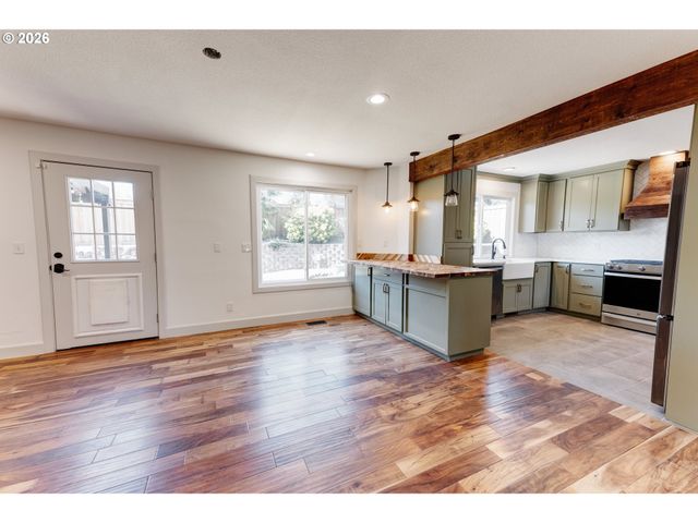 9765 Sw OAKS Ln, Portland, OR 97224