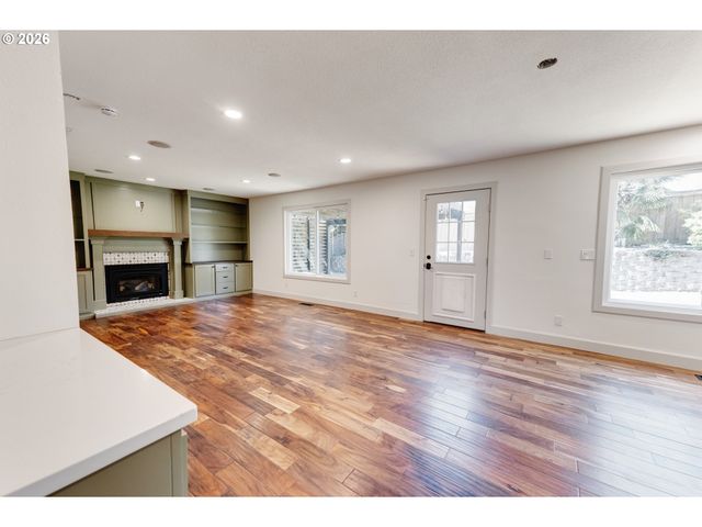 9765 Sw OAKS Ln, Portland, OR 97224