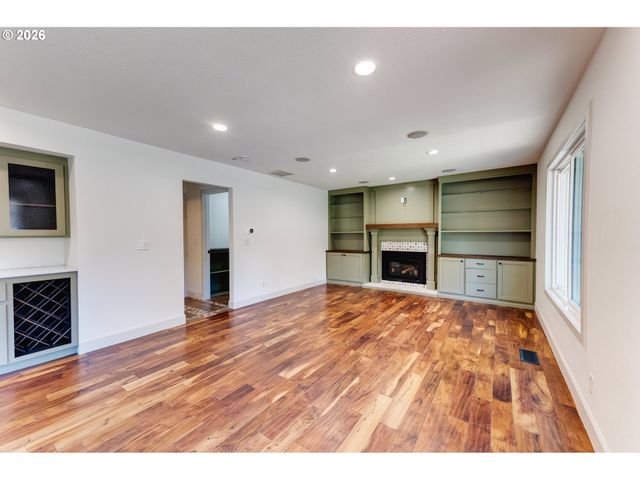 9765 Sw OAKS Ln, Portland, OR 97224