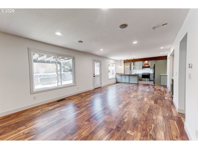 9765 Sw OAKS Ln, Portland, OR 97224