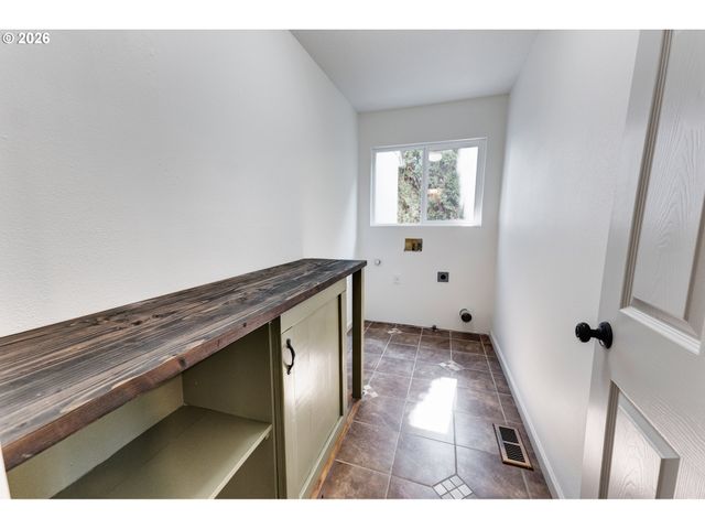 9765 Sw OAKS Ln, Portland, OR 97224