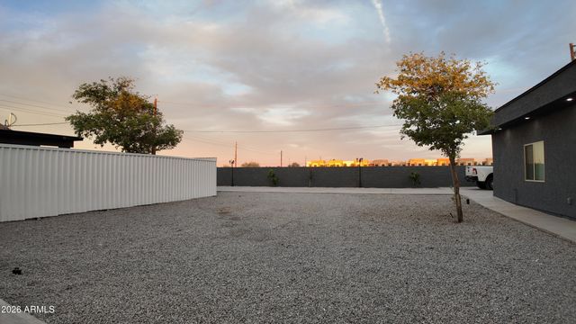 1109 W BROADWAY Road B, Phoenix, AZ 85041